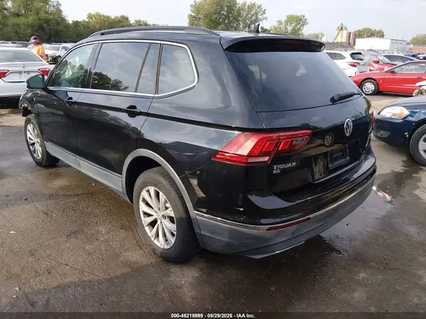 3VV2B7AX5JM175349 — 2018 Volkswagen Tiguan, фото 3 с аукциона IAAI, Передняя часть