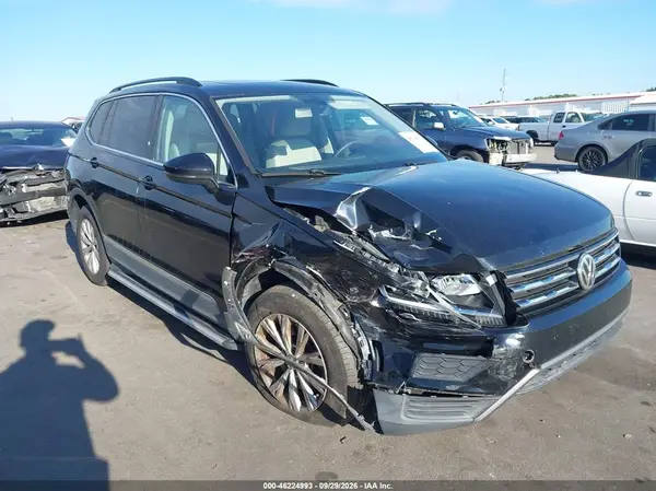 3VV3B7AX3JM175483 — 2018 Volkswagen Tiguan, Передняя часть слева (Left Front), фото до ремонта