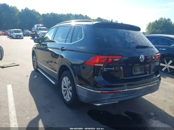 3VV3B7AX3JM175483 — 2018 Volkswagen Tiguan, фото 3 с аукциона IAAI, Передняя часть слева