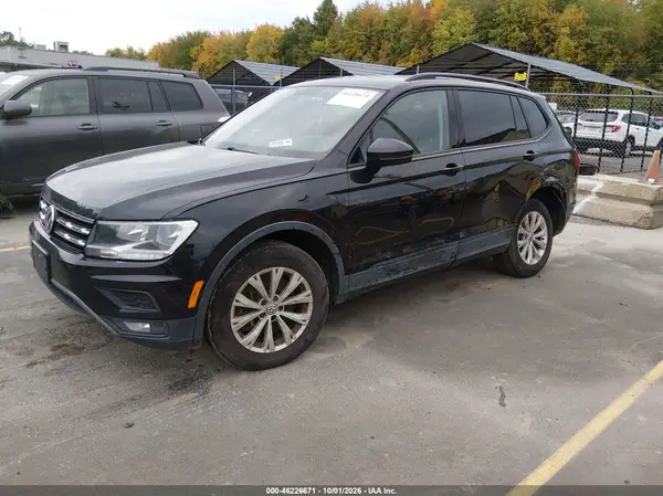 3VV0B7AX3JM017017 — 2018 Volkswagen Tiguan, фото 2 с аукциона IAAI, Левый бок