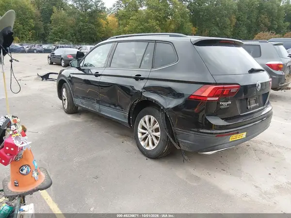 3VV0B7AX3JM017017 — 2018 Volkswagen Tiguan, фото 3 с аукциона IAAI, Левый бок
