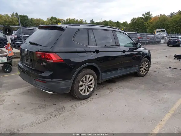 3VV0B7AX3JM017017 — 2018 Volkswagen Tiguan, фото 4 с аукциона IAAI, Левый бок