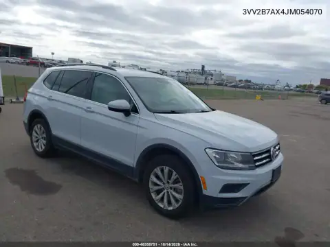3VV2B7AX4JM054070 — 2018 Volkswagen Tiguan, фото 2 с аукциона IAAI, Левый бок