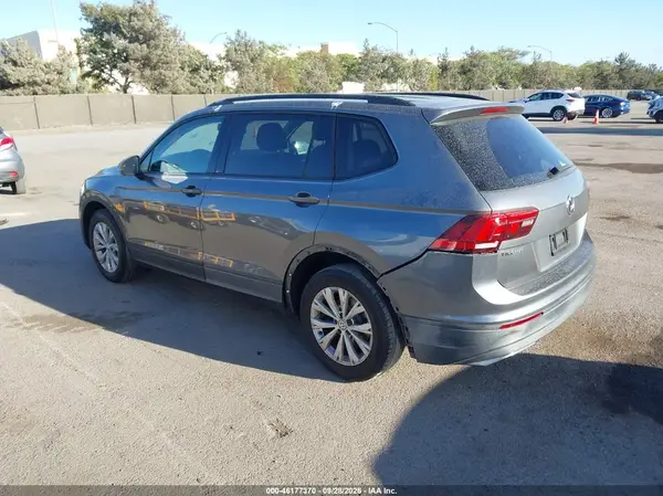 3VV1B7AX4KM103300 — 2019 Volkswagen Tiguan, фото 3 с аукциона IAAI, Правый бок