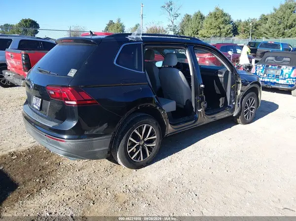 3VV3B7AX5KM092803 — 2019 Volkswagen Tiguan, фото 4 с аукциона IAAI, Правый бок
