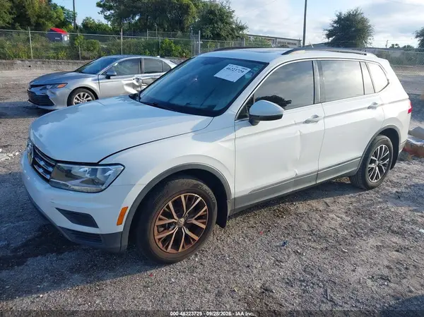 3VV3B7AX1LM101126 — 2020 Volkswagen Tiguan, фото 2 с аукциона IAAI, Подтопление