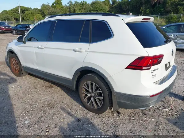 3VV3B7AX1LM101126 — 2020 Volkswagen Tiguan, фото 3 с аукциона IAAI, Подтопление