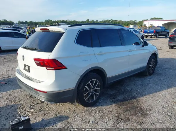 3VV3B7AX1LM101126 — 2020 Volkswagen Tiguan, фото 4 с аукциона IAAI, Подтопление