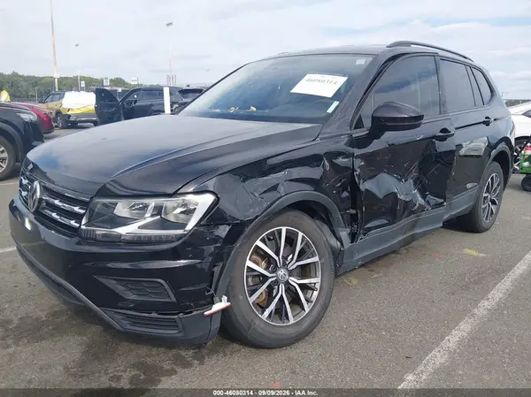 3VV1B7AX3MM127817 — 2021 Volkswagen Tiguan, фото 2 с аукциона IAAI 19.10.2026, Передняя часть слева