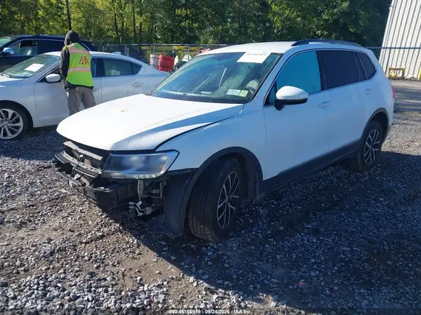 3VV2B7AX6MM155423 — 2021 Volkswagen Tiguan, фото 2 с аукциона IAAI, Передняя часть