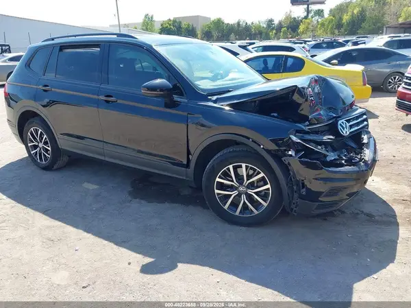 3VV1B7AX8MM067307 — 2021 Volkswagen Tiguan, Передняя часть (Front End), фото до ремонта