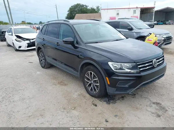 3VV1B7AX7MM017854 — 2021 Volkswagen Tiguan, Передняя часть слева (Left Front), фото до ремонта