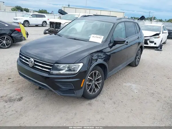 3VV1B7AX7MM017854 — 2021 Volkswagen Tiguan, фото 2 с аукциона IAAI, Передняя часть слева
