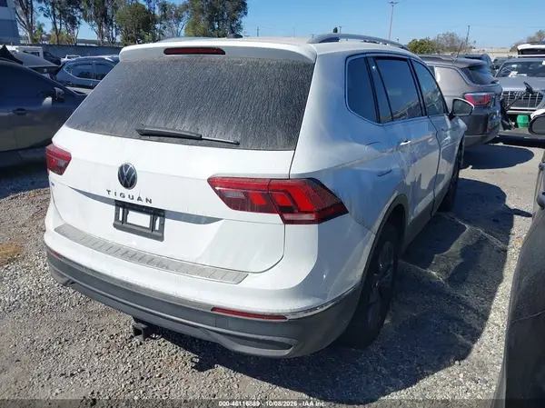 3VV3B7AX4NM080484 — 2022 Volkswagen Tiguan, фото 4 с аукциона IAAI 11.10.2026, Передняя часть справа