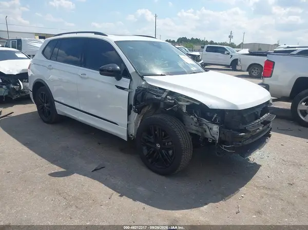 3VVCB7AXXNM040071 — 2022 Volkswagen Tiguan, Передняя часть (Front End), фото до ремонта