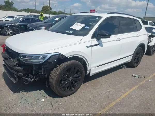 3VVCB7AXXNM040071 — 2022 Volkswagen Tiguan, фото 2 с аукциона IAAI, Передняя часть