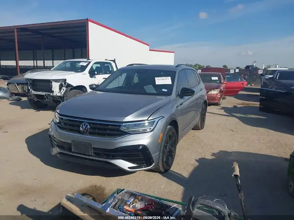 3VVCB7AX7PM058403 — 2023 Volkswagen Tiguan, фото 2 с аукциона IAAI, Правый бок