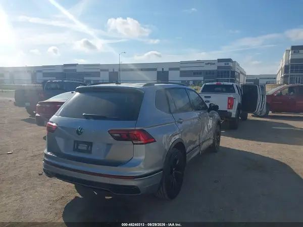 3VVCB7AX7PM058403 — 2023 Volkswagen Tiguan, фото 4 с аукциона IAAI, Правый бок