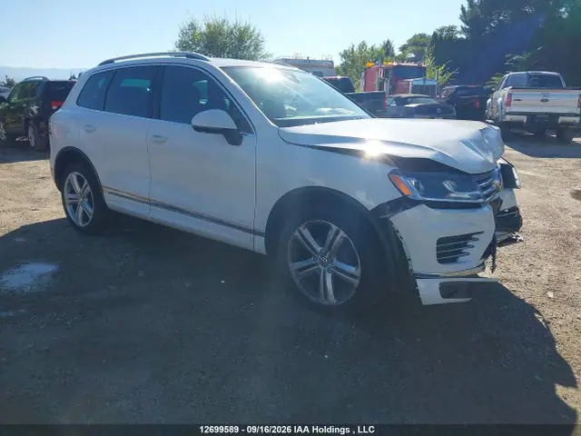 WVGDF9BP3GD010566 — 2016 Volkswagen Touareg Highline/Execline W/Rline, Передняя часть (Front), фото до ремонта