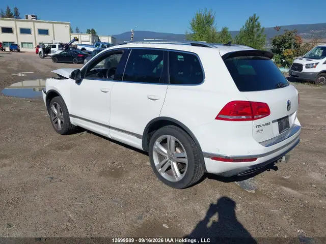 WVGDF9BP3GD010566 — 2016 Volkswagen Touareg Highline/Execline W/Rline, фото 3 с аукциона IAAI 14.10.2026, Передняя часть