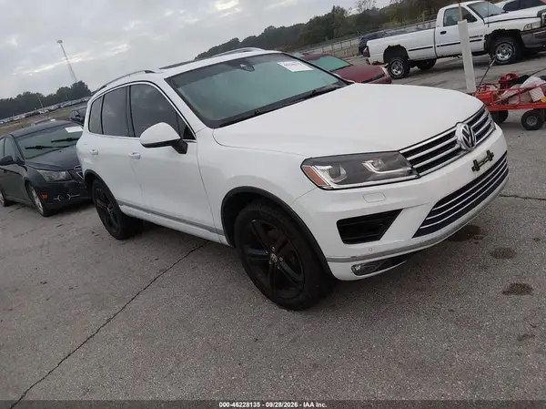 WVGRF7BP9HD003990 — 2017 Volkswagen Touareg, Естественный износ (Normal Wear & Tear), фото до ремонта