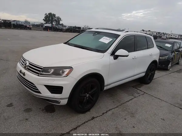 WVGRF7BP9HD003990 — 2017 Volkswagen Touareg, фото 2 с аукциона IAAI 13.10.2026, Естественный износ