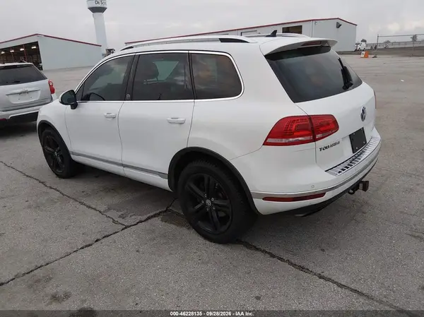 WVGRF7BP9HD003990 — 2017 Volkswagen Touareg, фото 3 с аукциона IAAI 13.10.2026, Естественный износ