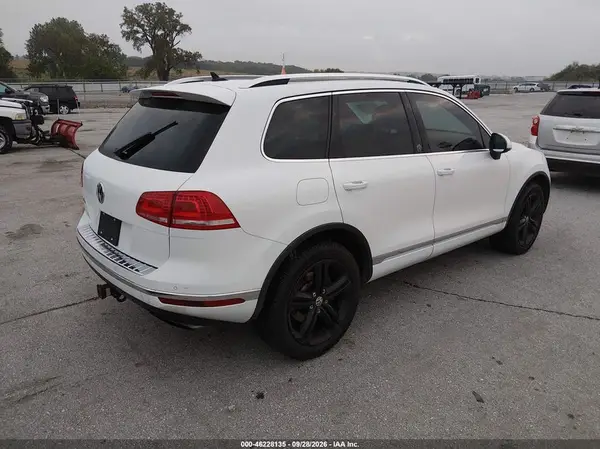 WVGRF7BP9HD003990 — 2017 Volkswagen Touareg, фото 4 с аукциона IAAI 13.10.2026, Естественный износ