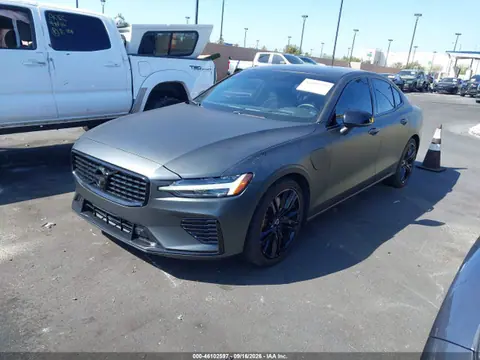2022 Volvo S60 Recharge Plug-in Hybrid T8 Black Edition R-design Extended Range VIN 7JRH60FD4NG192485 фото 2