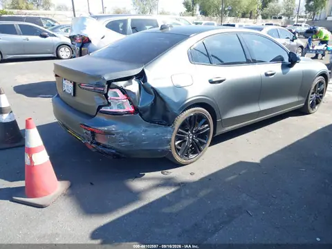 2022 Volvo S60 Recharge Plug-in Hybrid T8 Black Edition R-design Extended Range VIN 7JRH60FD4NG192485 фото 4