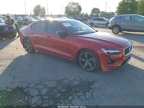 7JRA22TM4KG015332 — 2019 Volvo S60 T6 R-Design, Передняя часть справа (Right Front), фото до ремонта