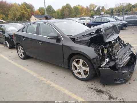 YV1622FSXC2045085 — 2012 Volvo S60, Передняя часть, фото до ремонта