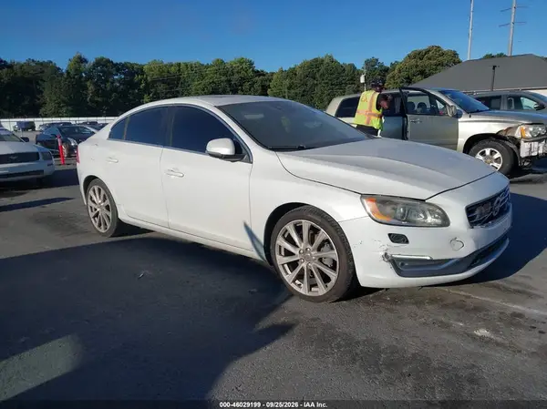 LYV402FM5GB103144 — 2016 Volvo S60, Передняя часть (Front End), фото до ремонта