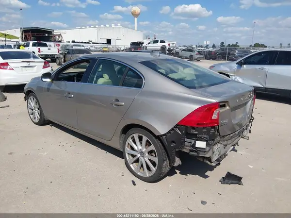 LYV402FK4GB102534 — 2016 Volvo S60, фото 3 с аукциона IAAI, Передняя и задняя части