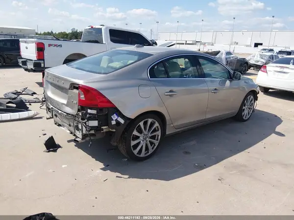 LYV402FK4GB102534 — 2016 Volvo S60, фото 4 с аукциона IAAI, Передняя и задняя части