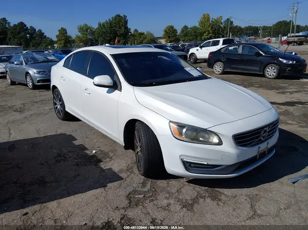 LYV402HKXHB148898 — 2017 Volvo S60, Передняя часть слева (Left Front), фото до ремонта