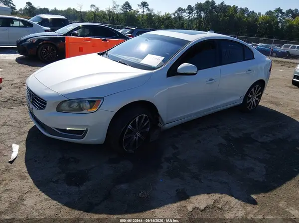 LYV402HKXHB148898 — 2017 Volvo S60, фото 2 с аукциона IAAI, Передняя часть слева