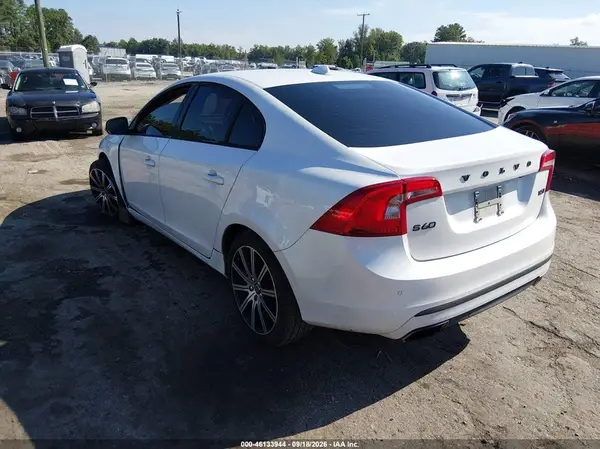 LYV402HKXHB148898 — 2017 Volvo S60, фото 3 с аукциона IAAI, Передняя часть слева