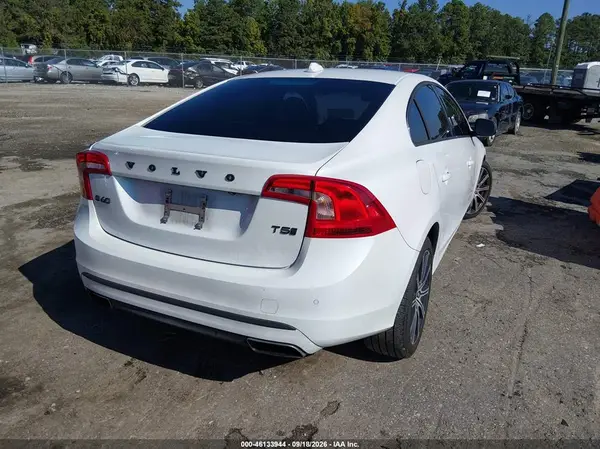 LYV402HKXHB148898 — 2017 Volvo S60, фото 4 с аукциона IAAI, Передняя часть слева