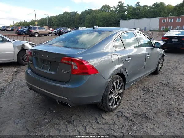 LYV402TK6HB154236 — 2017 Volvo S60, фото 4 с аукциона IAAI, Естественный износ