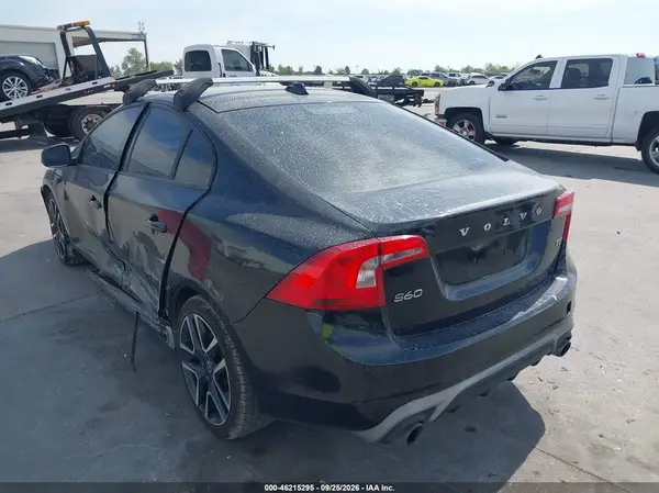 YV126MFL4H2427594 — 2017 Volvo S60, фото 3 с аукциона IAAI, Левый бок