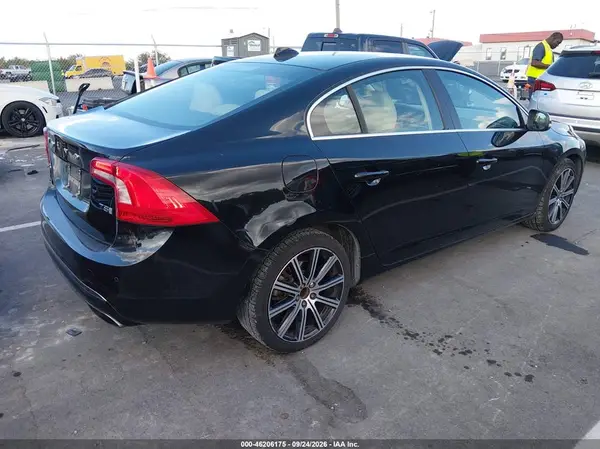 LYV402HK2JB172361 — 2018 Volvo S60, фото 4 с аукциона IAAI, Естественный износ