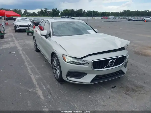 7JR102FK7KG000663 — 2019 Volvo S60, Передняя часть слева (Left Front), фото до ремонта