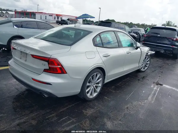 7JR102FK8LG065202 — 2020 Volvo S60, фото 4 с аукциона IAAI 14.10.2026, Передняя часть справа