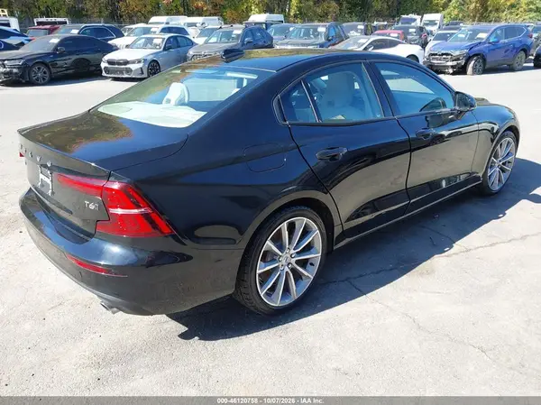 7JRA22TKXMG092238 — 2021 Volvo S60, фото 4 с аукциона IAAI 15.10.2026, Подтопление