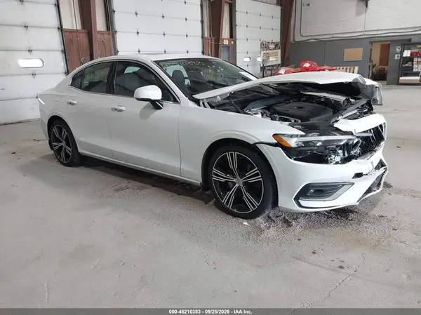 7JRA22TL2MG080643 — 2021 Volvo S60, Передняя часть (Front End), фото до ремонта
