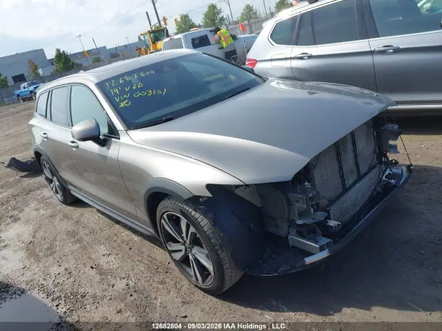 YV4102WK8K1003151 — 2019 Volvo V60 Cross Country T5 Momentum, Передняя часть (Front), фото до ремонта