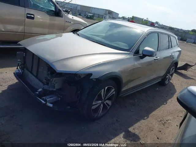 YV4102WK8K1003151 — 2019 Volvo V60 Cross Country T5 Momentum, фото 2 с аукциона IAAI 29.09.2026, Передняя часть