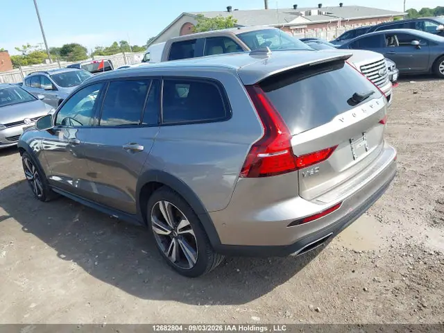 YV4102WK8K1003151 — 2019 Volvo V60 Cross Country T5 Momentum, фото 3 с аукциона IAAI 29.09.2026, Передняя часть