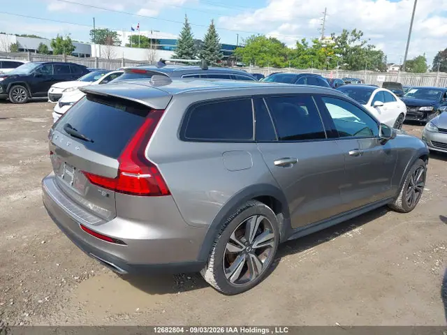 YV4102WK8K1003151 — 2019 Volvo V60 Cross Country T5 Momentum, фото 4 с аукциона IAAI 29.09.2026, Передняя часть
